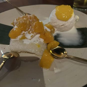 Tong - Mango sticky rice - Thai Near Me - Brooklyn, New York