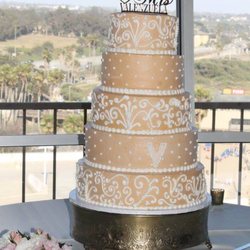 Siblings Bakery - What our cake ended up looking like.