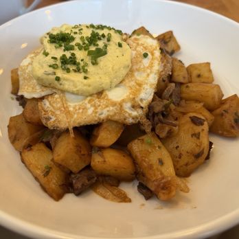 Roost - Short Rib Hash - Breakfast & Brunch Near Me - Fairfield, Connecticut Roost - Short Rib Hash - Breakfast & Brunch Near Me - Fairfield, Connecticut
