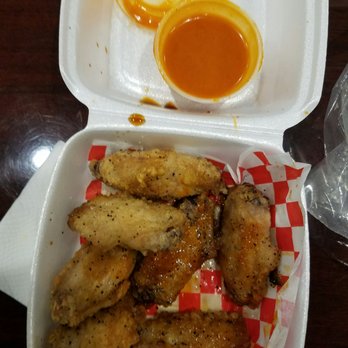 hana teppanyaki - The chicken, ten pieces for $3.95.  Its good and hot too.  The homemade sauce is good too - Japanese Near Me - Compton, California