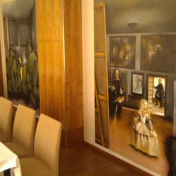Hotel NH Palacio del Duero - Detalle de alguno de las réplicas de cuadros que jalonan la biblioteca