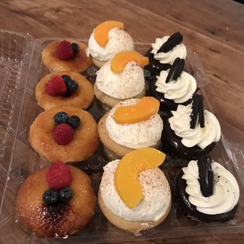 Molly’s Cupcakes - Desserts Near Me - Chicago, Illinois Molly’s Cupcakes - Desserts Near Me - Chicago, Illinois