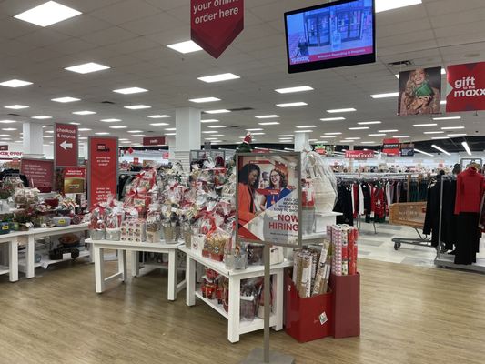 TJ MAXX / HOMEGOODS - Updated August 2025 - 12 Photos & 41 Reviews