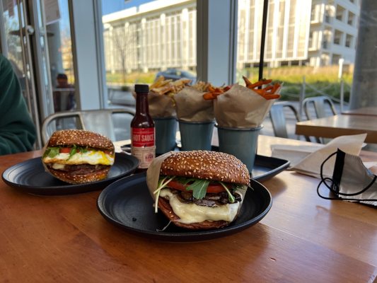 Roam Artisan Burgers by null