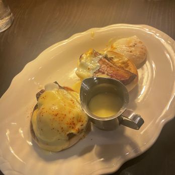 Armitage Alehouse - Thick cut bacon benedict - Pubs Near Me - Chicago, Illinois