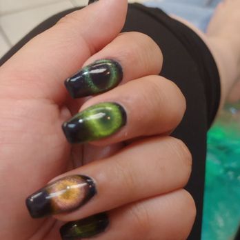 Glossy Nails - Beautifully done by Helen - Nail Salons Near Me - Springfield, Virginia