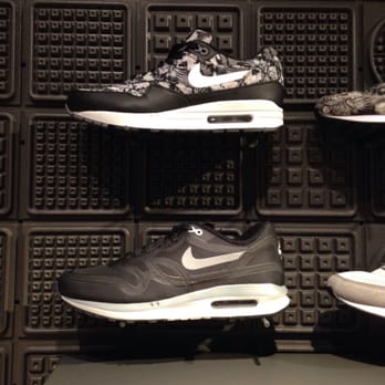 Nike Pasadena - Sports Wear Near Me - Pasadena, California