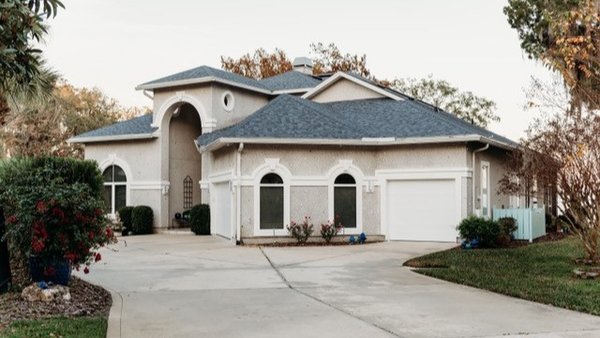 Alan Taylor Roofing Logo