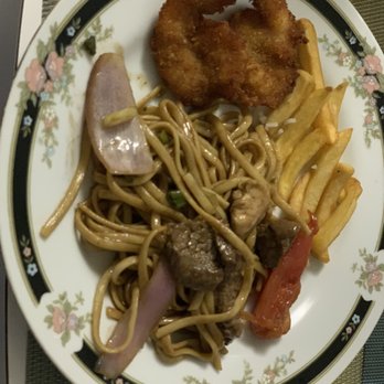 Victoria's - Tallarin Saltado Con Came De Res y Pollo. Also picture camarones empanizados. - Latin American Near Me - Lantana, Florida Victoria's - Tallarin Saltado Con Came De Res y Pollo. Also picture camarones empanizados. - Latin American Near Me - Lantana, Florida