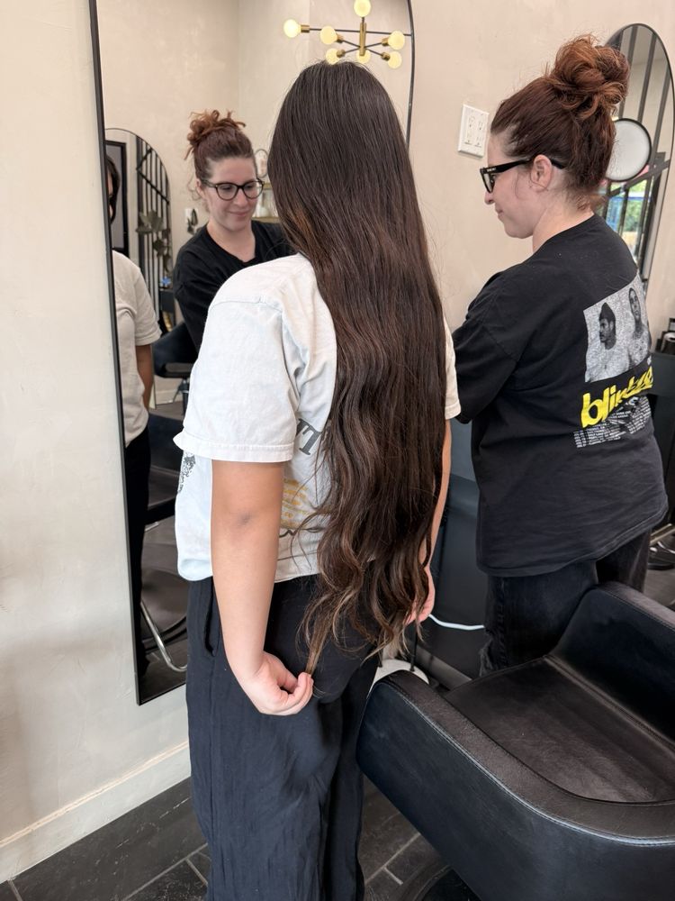 Luxcy Hair studio  Logo