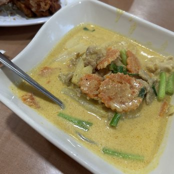 Thai Issan Cuisine - Yellow Curry with Chicken - Thai Near Me - Honolulu, Hawaii Thai Issan Cuisine - Yellow Curry with Chicken - Thai Near Me - Honolulu, Hawaii