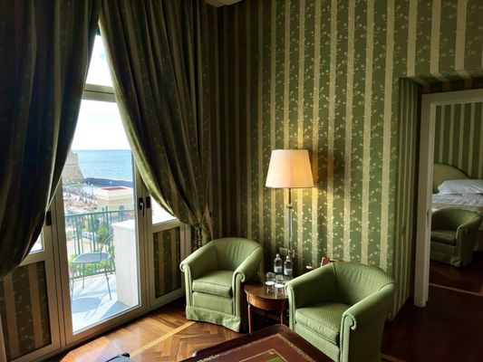 Grand Hotel Vesuvio by null