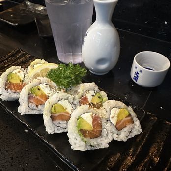 Kimu Sushi - Philly Roll - Sushi Bars Near Me - Long Beach, California Kimu Sushi - Philly Roll - Sushi Bars Near Me - Long Beach, California