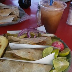 Tacos La Carreta - Great tacos with a fresco