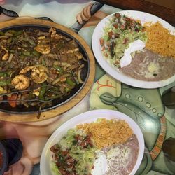 Pepper's Mexican Grill - Fajitas, Guac, queso, salsa