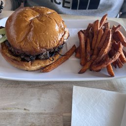 Saturday burger with sweet potato fries