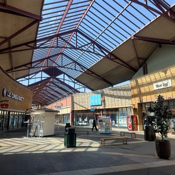 Woodburn Premium Outlets - Shopping Centers Near Me - Woodburn, Oregon Woodburn Premium Outlets - Shopping Centers Near Me - Woodburn, Oregon