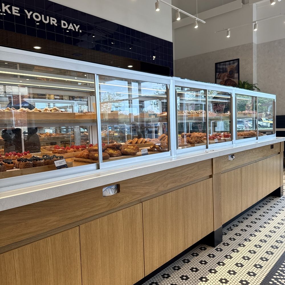 Paris Baguette - Inside - Bakeries Near Me - Fredericksburg, Virginia