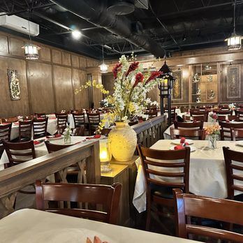 Thai Garden Restaurant & Bar - Dining room during lunch on a Sunday - Thai Near Me - Houston, Texas Thai Garden Restaurant & Bar - Dining room during lunch on a Sunday - Thai Near Me - Houston, Texas