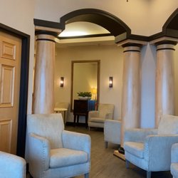 Brookwood Endodontics - What a luxurious waiting room with comfortable chairs.