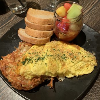 Rams Pint House & Rooftop Lounge - Breakfast omelette - Salad Near Me - Perkasie, Pennsylvania