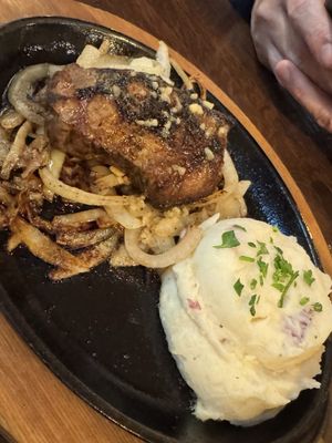 Applebee's Grill + Bar by null