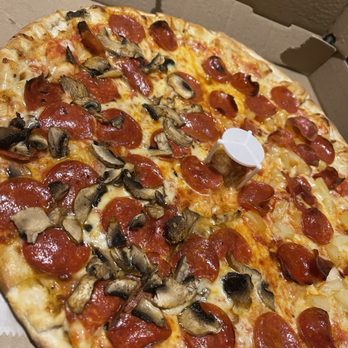 Pizza Nova - Regular Crust Pizza 16" - Pizza Near Me - Tenafly, New Jersey