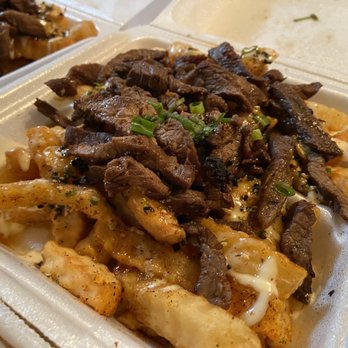 Flyin' Ahi - Kalbi Fries - Food Trucks Near Me - Mililani, Hawaii
