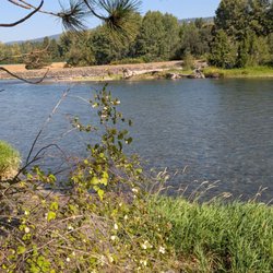 Cle Elum Fireman's Park - River waterfront