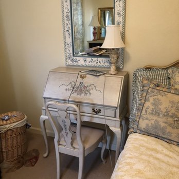 Green Apple Moving - Handmade blue and white beveled mirror stolen by Green Apple Movers - Movers Near Me - Durango, Colorado