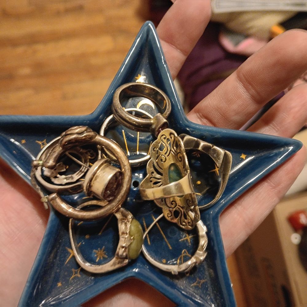 Hollywood Pawners - Is this worth 30 dollars? - Pawn Shops Near Me - Oak Park, Illinois Hollywood Pawners - Is this worth 30 dollars? - Pawn Shops Near Me - Oak Park, Illinois