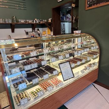 Chocolate Café - Too many options to decide from! - Desserts Near Me - Cannon Beach, Oregon