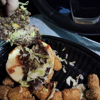 Ruby Tuesday - Loaded guac smashed burger with jalapenos and bacon. They forgot the guacamole, jalapenos, and bacon. - Burgers Near Me - Wytheville, Virginia