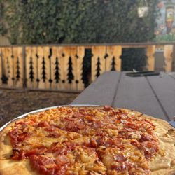 J Bo Pizza & Rib - Gluten free pizza with vegan cheese