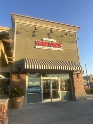 Nation's Giant Hamburgers & Great Pies by null