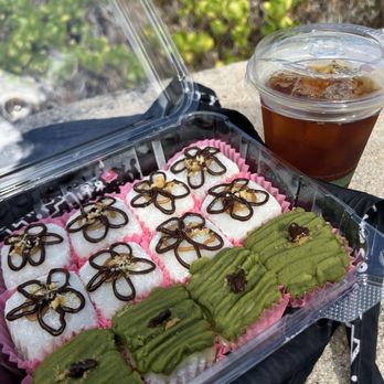 Izu’s Mochi - Peanut butter chocolate and matcha flavored mochi - Desserts Near Me - Honolulu, Hawaii Izu’s Mochi - Peanut butter chocolate and matcha flavored mochi - Desserts Near Me - Honolulu, Hawaii
