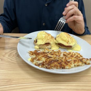 The Breeze Cafe - Eggs Benedict - Breakfast & Brunch Near Me - Newark, California The Breeze Cafe - Eggs Benedict - Breakfast & Brunch Near Me - Newark, California