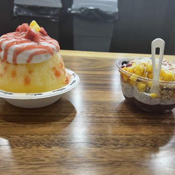 Wailua Shave Ice - Picture showing how much fruit, granola/oats, and chia seed pudding they put in - Shaved Ice Near Me - Kapaa, Hawaii