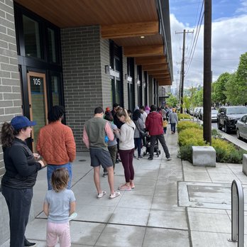 Doce Donut Co - The line moved quickly - Donuts Near Me - Seattle, Washington
