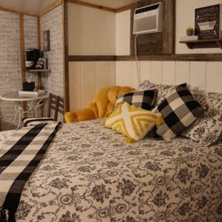Acorn Hideaways Frontier Suites - The Bath & Barber House Frontier Suite - 1 Queen and 1 Full Size bed - PLUS a full size Bathtub