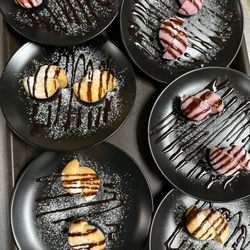 Capital Seafood & Noodle Bar - Mango & strawberry mochi ice cream