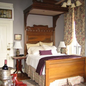 Ant Street Inn - St. Louis Room - Hotels Near Me - Brenham, Texas