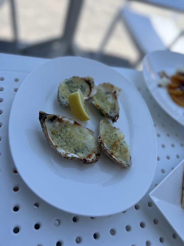 IVY ON MAIN 22 Photos & 20 Reviews Food near 103 Main St