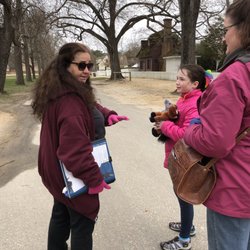 Williamsburg Walking Tours - Trish explaining details of Williamsburg history