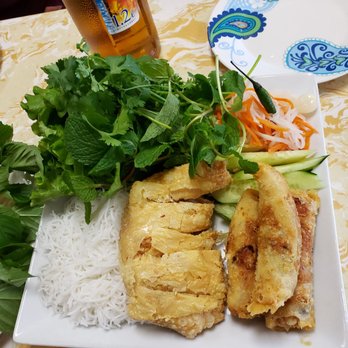 Com Tam Dat Thanh - Appetizer plate of eggrolls and shrimp cake/patty, very tasty. - Vietnamese Near Me - Sacramento, California Com Tam Dat Thanh - Appetizer plate of eggrolls and shrimp cake/patty, very tasty. - Vietnamese Near Me - Sacramento, California