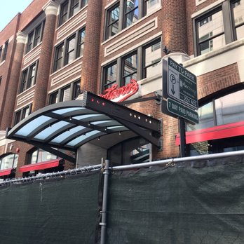 Giordano's - Outside - Pizza Near Me - Chicago, Illinois