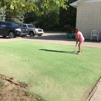 Henrikson's Driving Range - Practice putting green - Golf Near Me - Shelby Township, Michigan