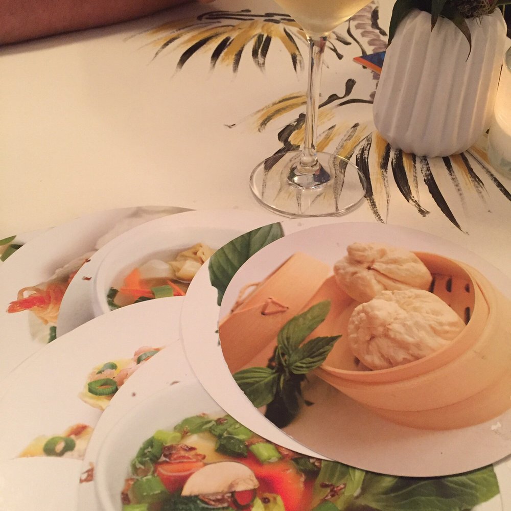 Quintooo - Choosing an appetizer. Yum! - Vietnamese Near Me - Dusseldorf, NW