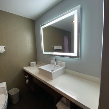 BLVD Hotel & Studios - Bathroom - Hotels Near Me - Studio City, California BLVD Hotel & Studios - Bathroom - Hotels Near Me - Studio City, California