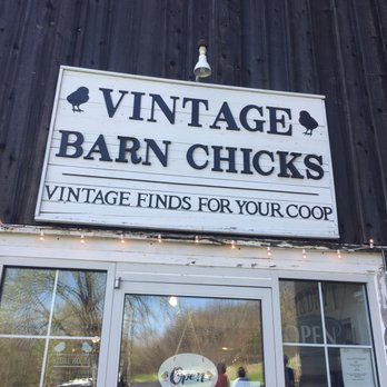 Vintage Barn Chicks - Antiques Near Me - Pewaukee, Wisconsin